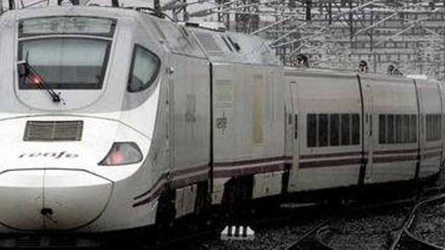 Trenes llenos varios días antes y límite de Renfe a las reservas con los abonos gratuitos en Galicia