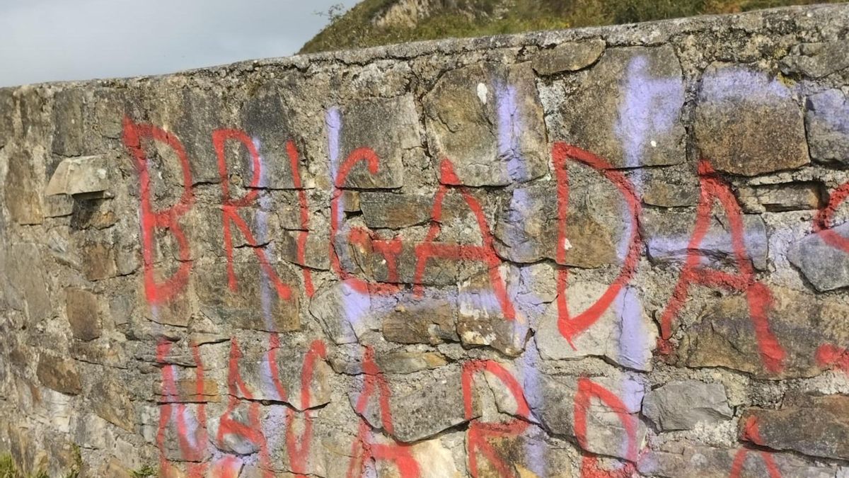 Vandalizan el monolito que homenajea a los soldados republicanos de la batalla del Mazucu en Llanes