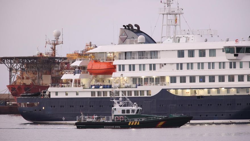 El buque MV Hondius, que ha sufrido un brote de hantavirus a bordo durante su travesía por el Atlántico Sur, ha entrado a las 6.05 horas de Canarias (5.05 GMT) en el puerto de Granadilla de Abona (sur de Tenerife).