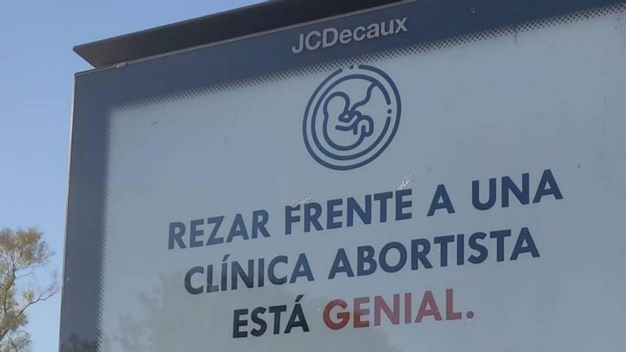 València, Murcia y Valladolid retiran los anuncios contra la prohibición del acoso frente a las clínicas de abortos