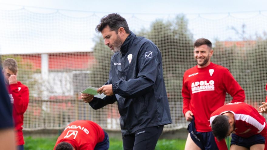 Iván Ania y un primer once competitivo con el Córdoba CF