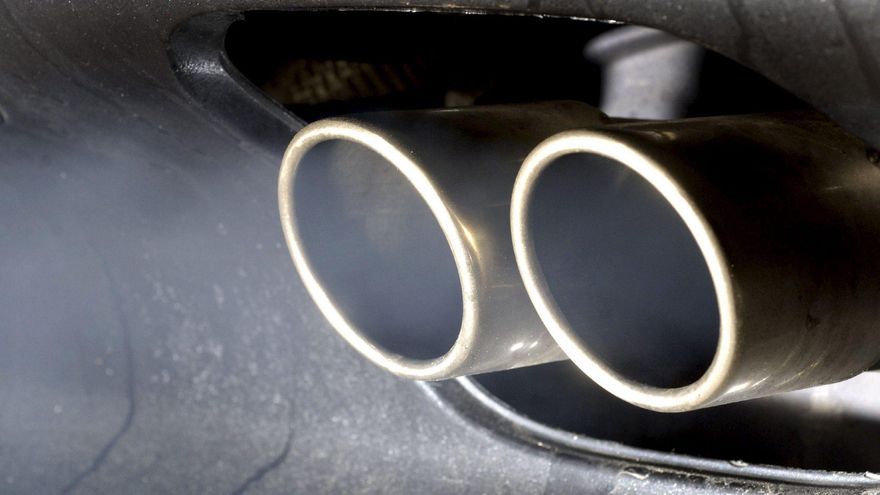 Sánchez pide a Von der Leyen que mantenga el veto al motor de combustión en 2035