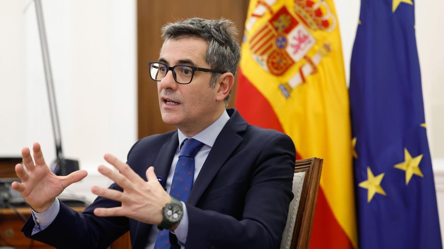 El ministro de la Presidencia, Justicia y Relaciones con las Cortes, Félix Bolaños, durante una entrevista con EFE sobre la nueva Ley de Eficiencia de la Justicia. Los trámites judiciales que ahora tardan meses en resolverse, podrán realizarse en horas cuando esté en marcha la ley de eficiencia de la Justicia que este viernes publica el Boletín Oficial del Estado (BOE), una norma que hará de la Justicia un servicio más rápido, más cercano y más barato, según el ministro Félix Bolaños. EFE/Mariscal