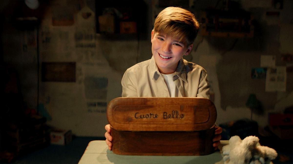Lucas Paulano, representante de España en Eurovisión Junior 2026, en el videoclip de su canción