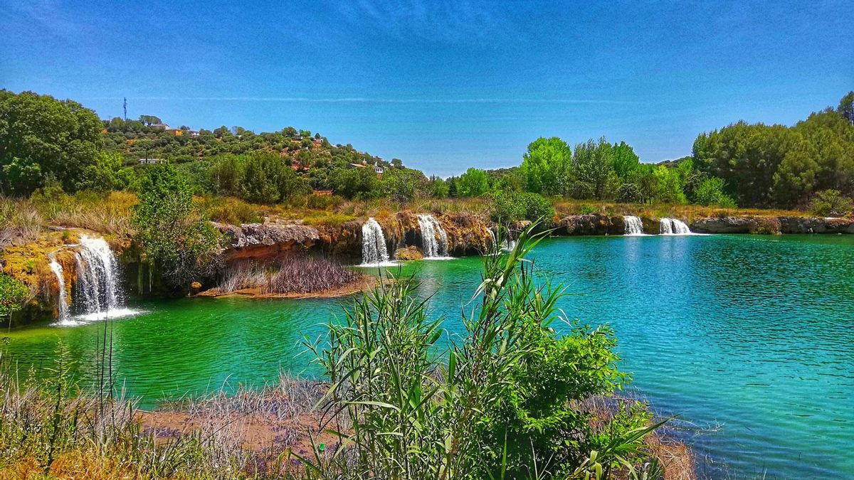 El Parque Natural de las Lagunas de Ruidera es un destino imprescindible para cualquier amante de los grandes espacios naturales y la calma