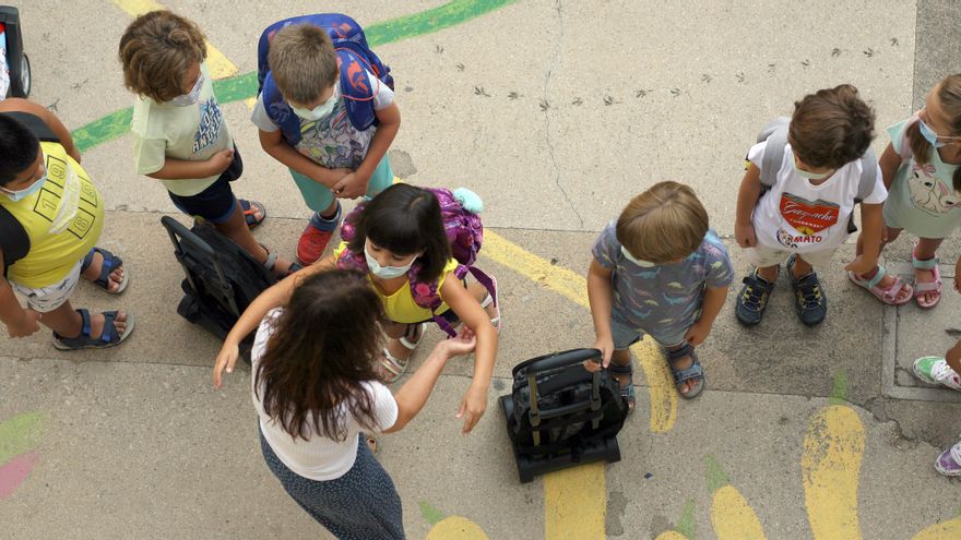 El primer día de curso para los alumnos y las alumnas del colegio Balmes de València.
