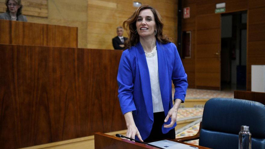 Mónica García denuncia a un "reportero" de la web de Negre que fotografió a sus hijos en la puerta del colegio