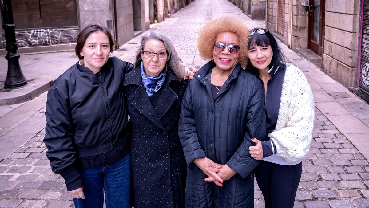Mar López Zapata, la directora del film, junto a Marga, Vicenta, y su madre Diana Zapata