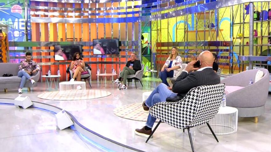 Imagen del plató de 'Sálvame' mientras se colaba el micro abierto de Gema López