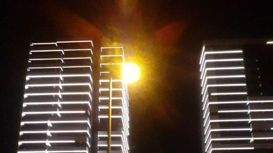 El barrio no estaba invitado a la fiesta: se estrena rascacielos con áticos de 1,5 millones en zona humilde de Madrid