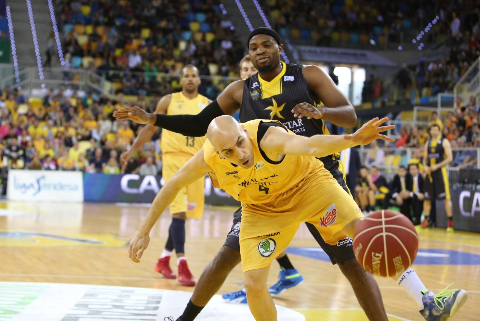 Partido entre el Herbalife Gran Canaria e Iberostar Tenerife en el Gran Canaria Arena. (Alejandro Ramos).