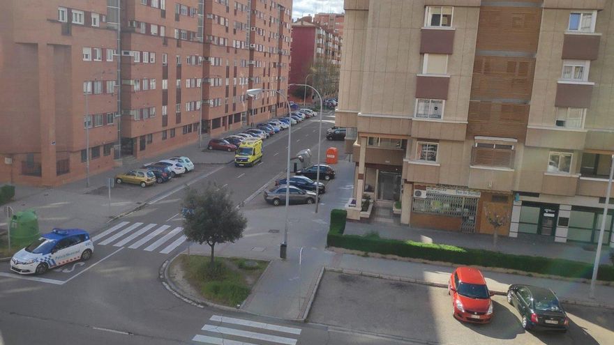 Calle en la que ha intervenido la Policía Municipal para el traslado forzoso al Clínico de un posible afectado por el Covid-19.