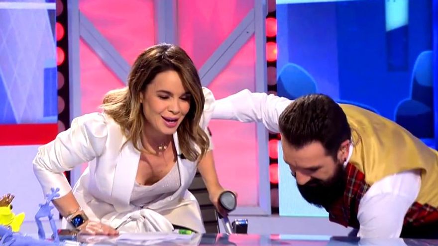 Carme Chaparro se "parte" la rodilla antes de presentar 'Los Teloneros': "Mamá, estoy bien, ahora voy al hospital"