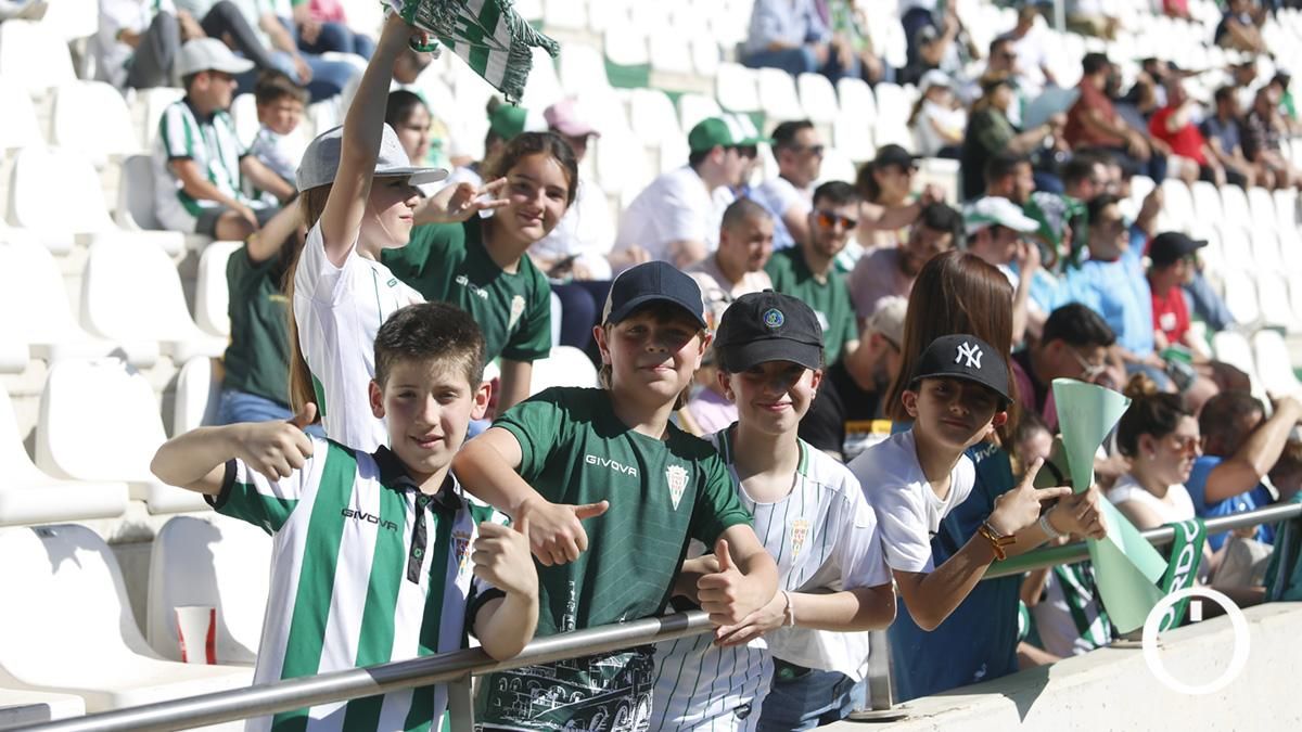 Grada Blanquiverde del partido entre el Córdoba CF y AD Alcorcón