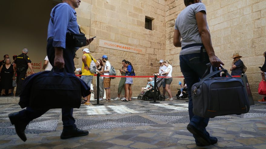 Andalucía permite a los ayuntamientos limitar los pisos turísticos cuando ya hay más de 116.000 en toda la comunidad