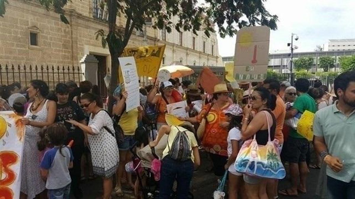 Las AMPA de la 'Escuela de Calor' harán mediciones en las aulas el viernes y preparan una manifestación