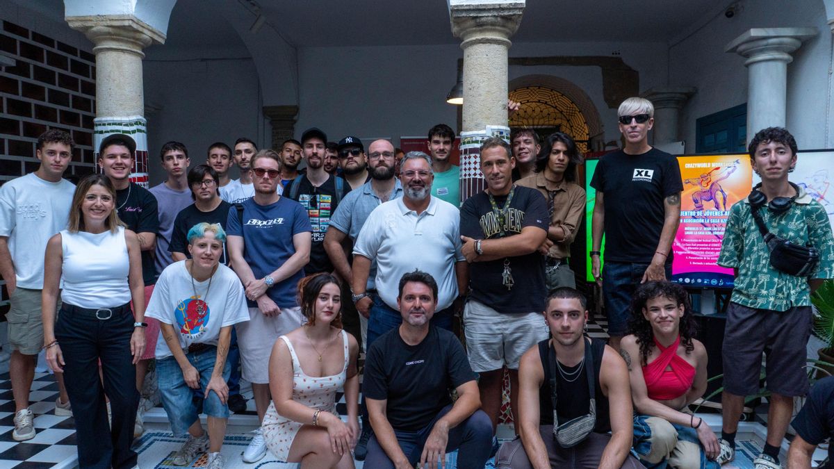 La Casa Azul acoge el segundo encuentro de jóvenes artistas para diseñar el festival 'Crazy World Joven'