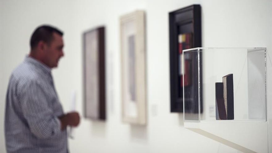 Muestra póstuma trae a Montevideo obras de la nieta española de Torres García