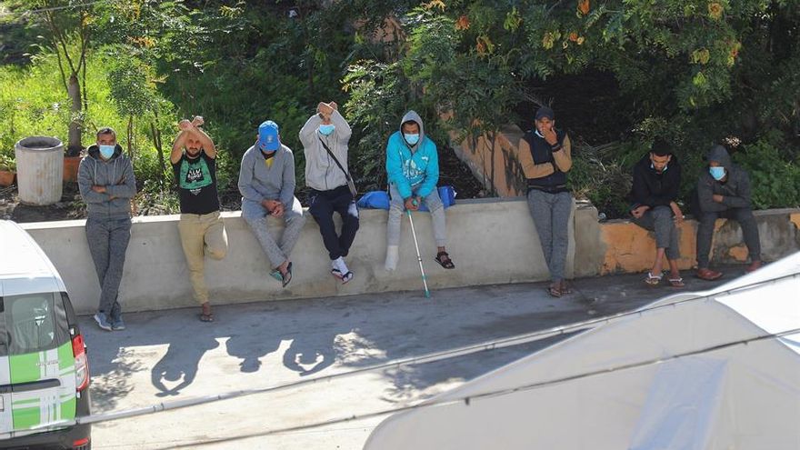 Varios jóvenes en el campamento de El Lasso, en Gran Canaria