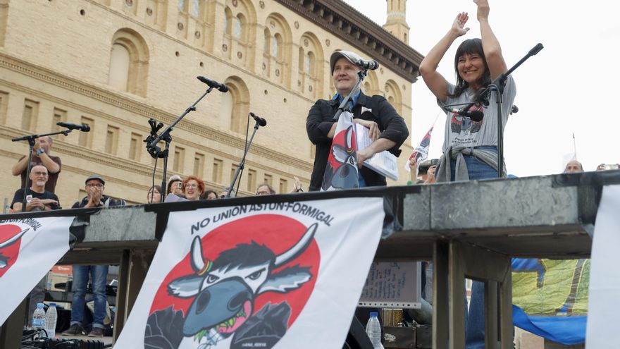 Miles de aragoneses salen a la calle para defender Canal Roya