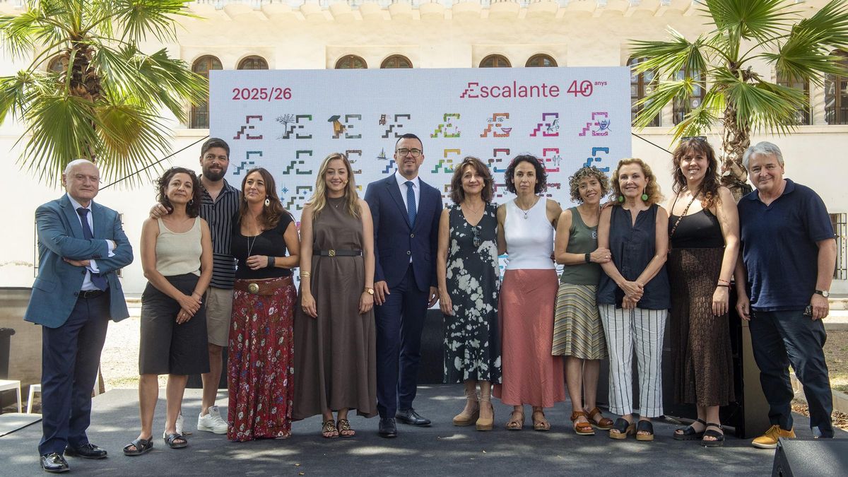 Empreses i associacions d'arts escèniques a la presentació del 40 aniversari d'Escalante.