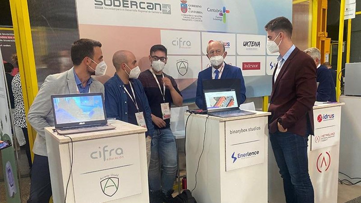 El consejero de Industria, Javier López Marcano, visita las ocho startups que participan en 'South Summit 2021'