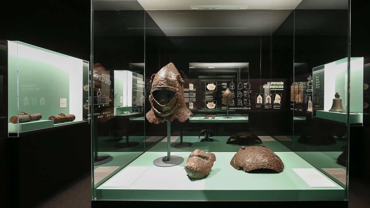Ballestas, casos de hierros o una campana gótica: una exposición sitúa a Monreal de Ariza en el centro arqueológico medieval