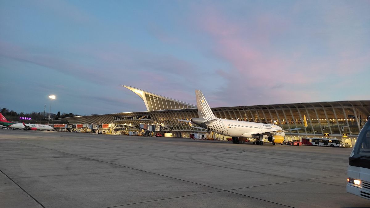 Medio Ambiente se inhibe del aumento de ruido en el entorno del aeropuerto de Loiu por el mayor tráfico de aviones