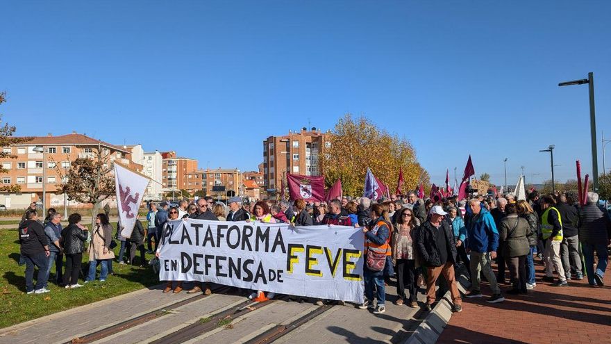 Temor y rechazo a que los trenes de Feve nunca regresen al centro de León y sean sustituidos por un bus eléctrico