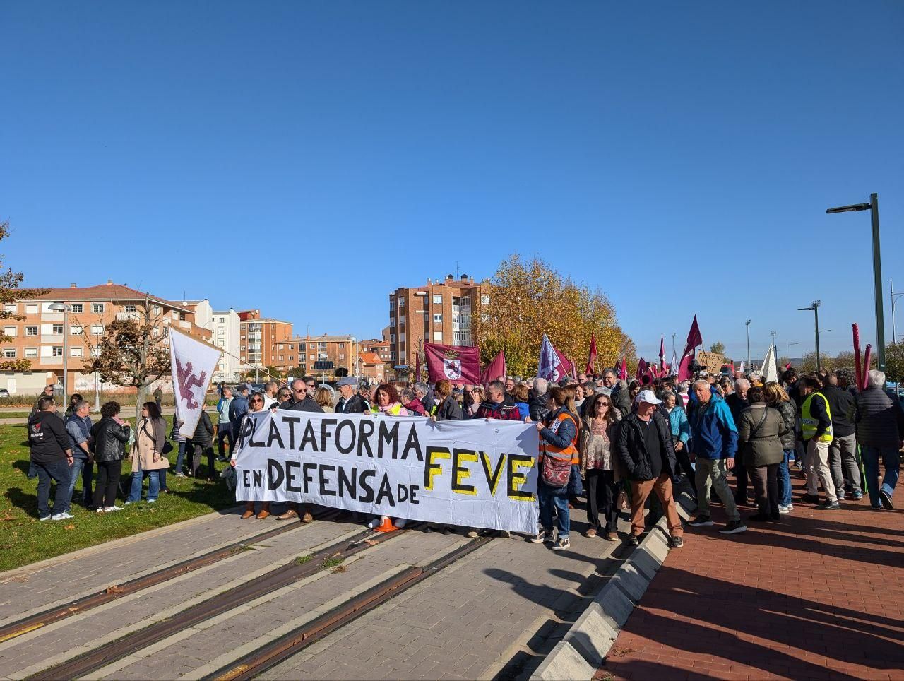 Una de las muchas protestas para que los trenes de Feve vuelvan a llegar al centro de la ciudad.