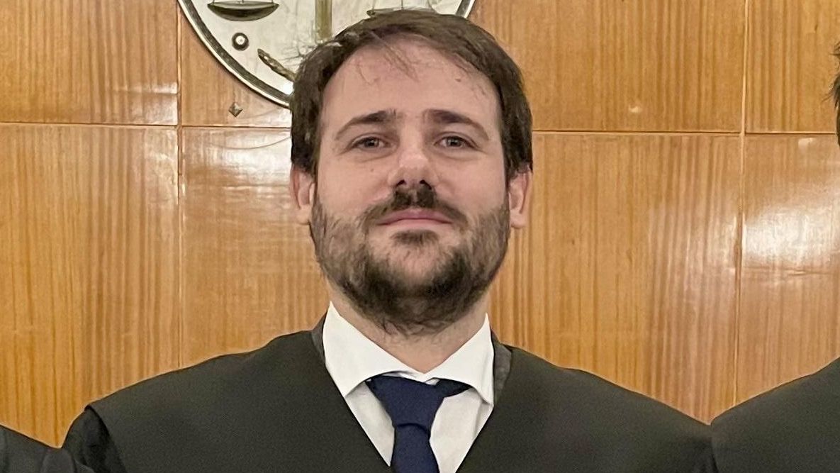 El Poder Judicial sanciona con 500 euros al portavoz de la asociación conservadora por retrasos en su juzgado