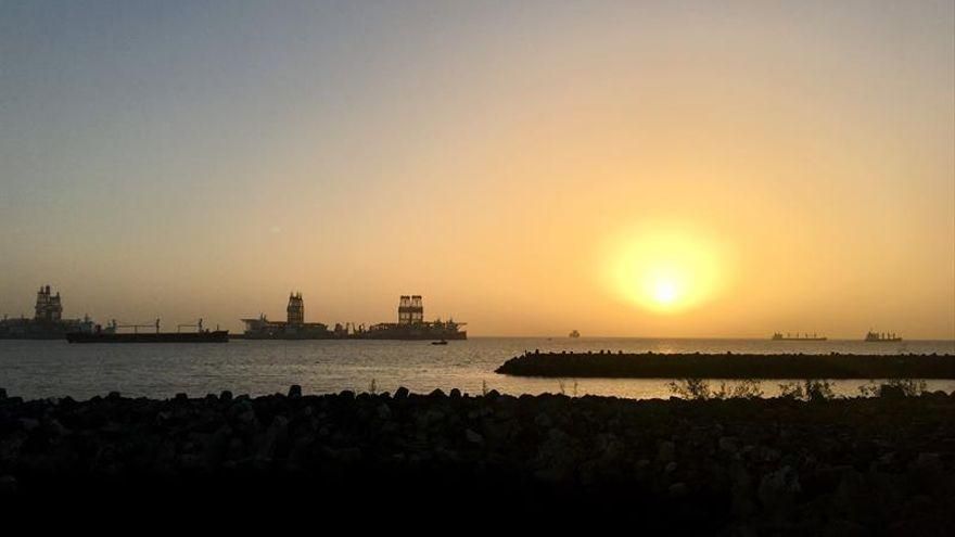 Pocas nubes, llegada de calima y más calor este viernes en Canarias