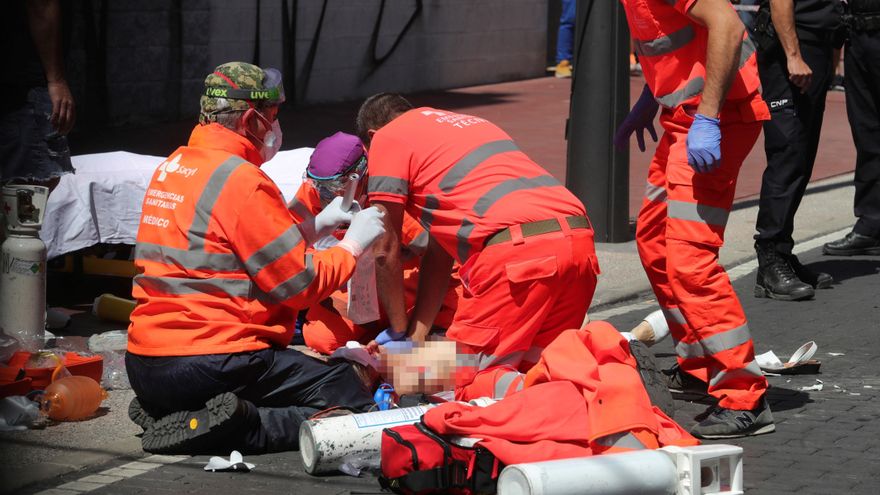 Muere una de las heridas tras arrollar un coche una terraza de Ponferrada