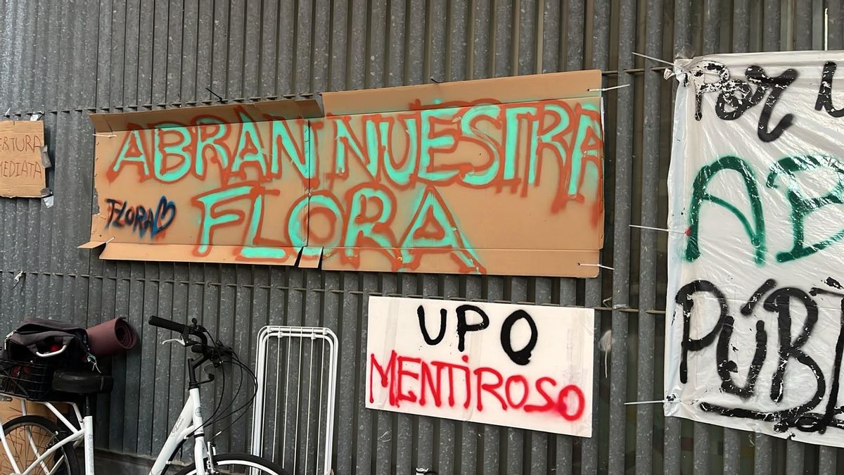 La demora en la reapertura de la residencia de las Tres Mil Viviendas reactiva las protestas estudiantiles