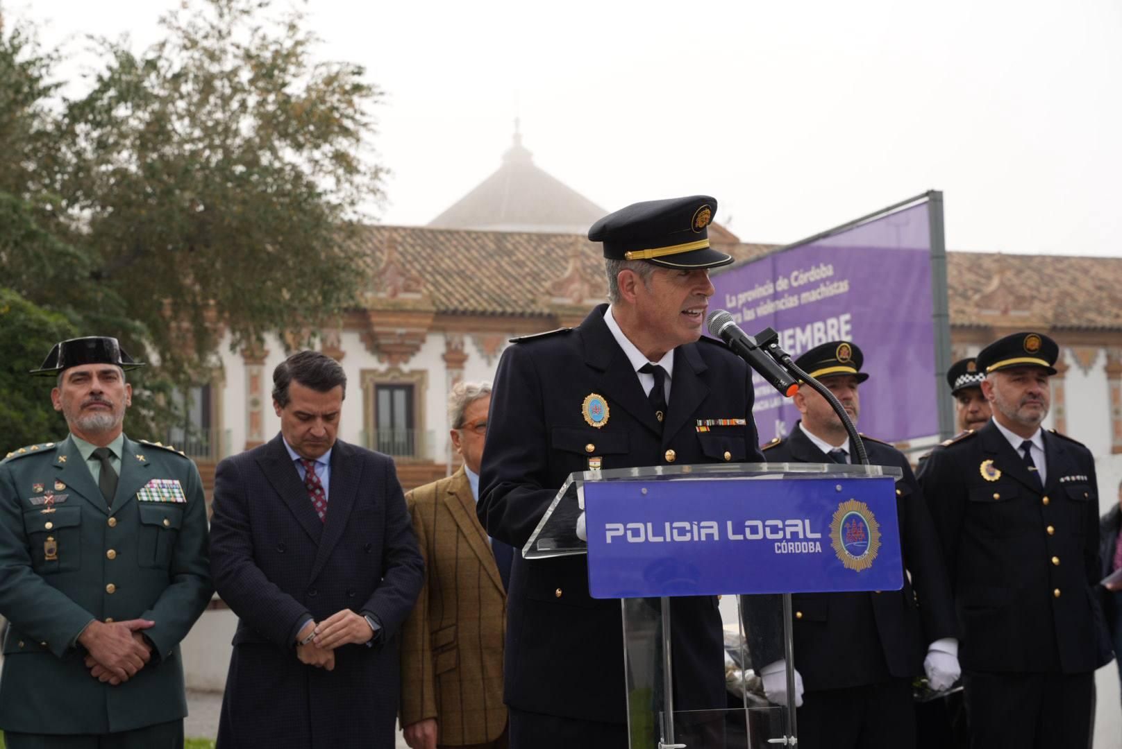 Ofrenda floral en memoria de las dos policías asesinadas en 1996