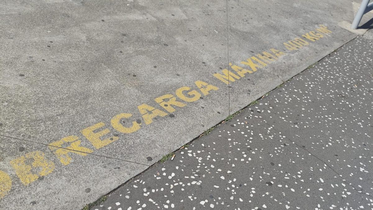 Indicación de sobrecarga máxima en el estacionamiento de Plaza de España, en Santa Cruz de Tenerife.