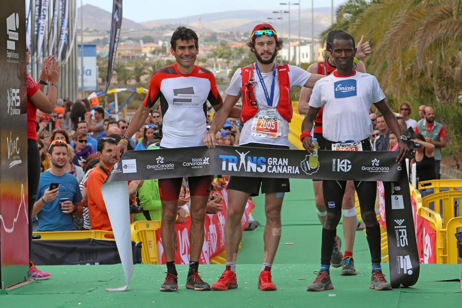 Loa tres primeros clasificados en la prueba Maratón de la Transgrancanaria 2016. (Alejandro Ramos).