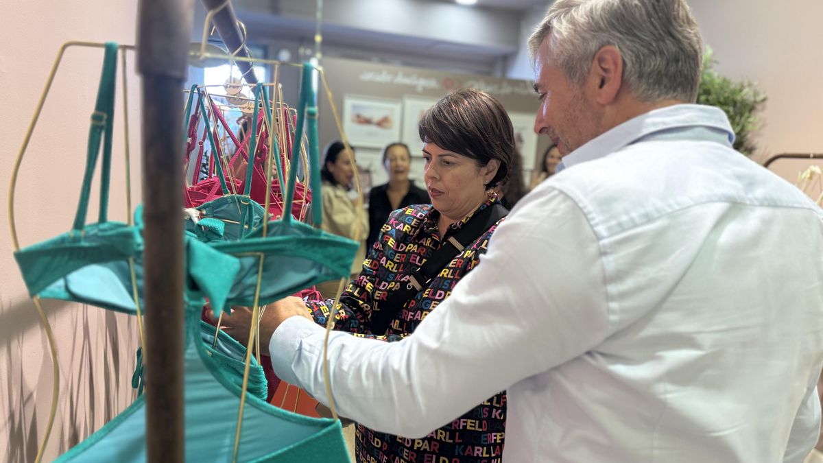 La consejera de Desarrollo Económico, Minerva Alonso, ha asistido este viernes al acto de inauguración en la capital grancanaria de la nueva tienda de la marca Mare Far Niente.