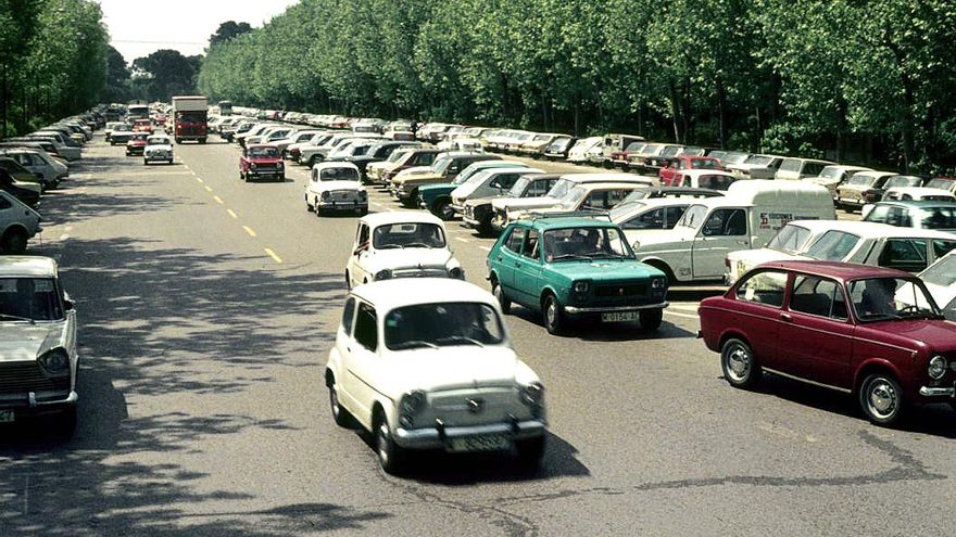 El día que se acabaron los coches en el Retiro: cuando Madrid peatonalizaba y quitaba aparcamientos