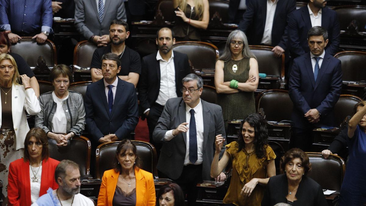 La nueva configuración de la Cámara de Diputados debuta tratando proyectos clave para el oficialismo.