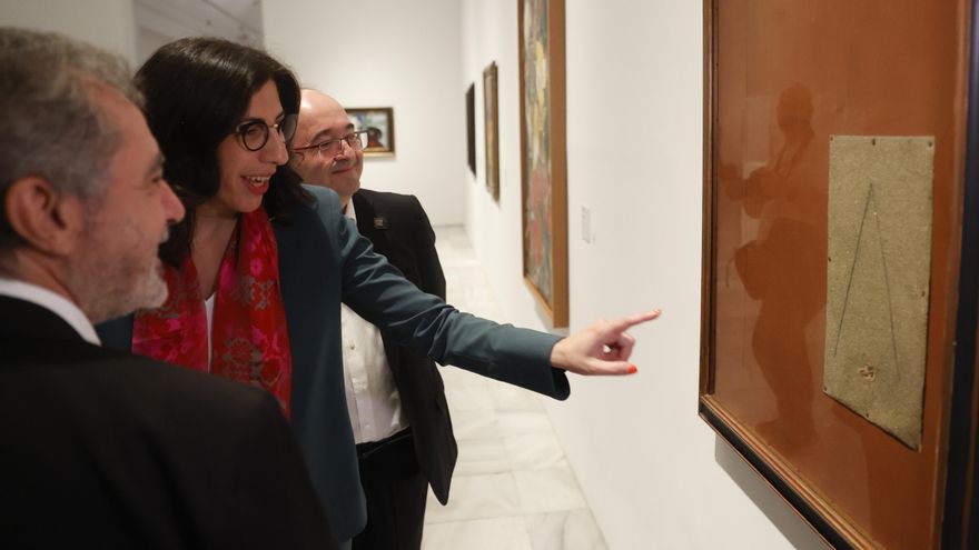 De izquierda a derecha, Manuel Borja-Villel, la ministra de Cultura francesa Rima Abdul Malak y su homólogo español, Miquel Iceta.