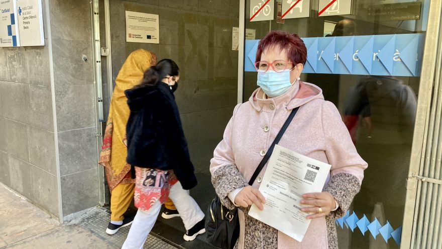 Rosario Muñoz no sabe utilizar un ordenador y también ha pedido ayuda en el ambulatorio para obtener el certificado.