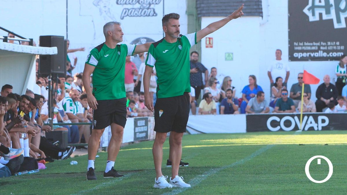 Iván Ania: "El partido se desvirtúa con la expulsión; solo nos sirvieron los primeros 20 minutos"