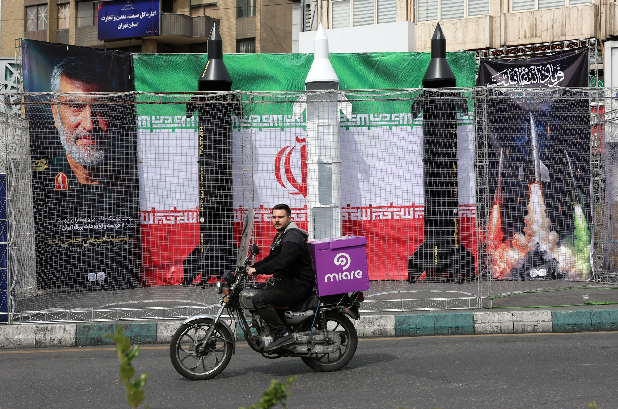 Misiles de plástico en la propaganda oficial en Teherán el 22 de marzo.