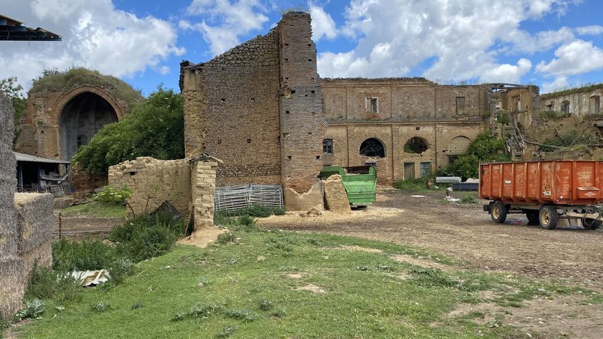 Monasterios convertidos en granjas u hoteles de lujo, las consecuencias de la desamortización en el siglo XXI