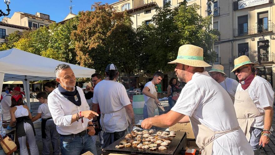 Comienza la Semana Gastronómica de San Mateo: las peñas ofrecen sus pinchos en la Plaza del Mercado