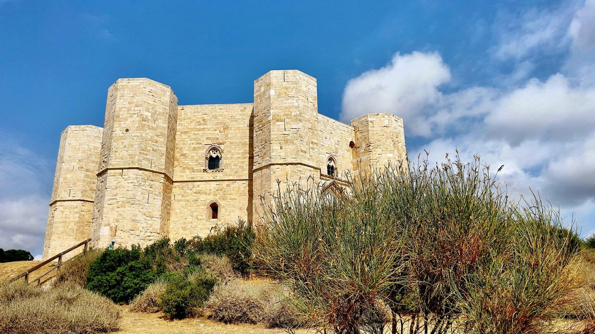 Castel del Monte, Puglia.