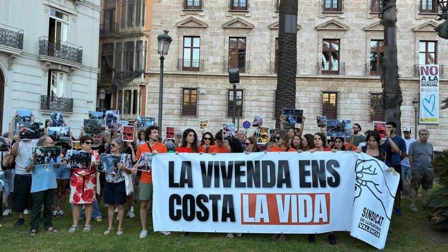 Concentración en València a favor de Maricarmen.