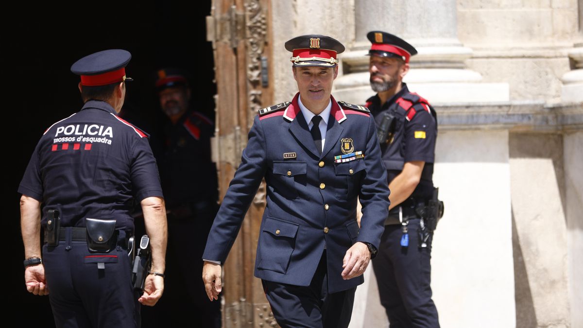 El comisario de los Mossos cesado tras la fuga de Puigdemont en 2024 pide dejar el cuerpo