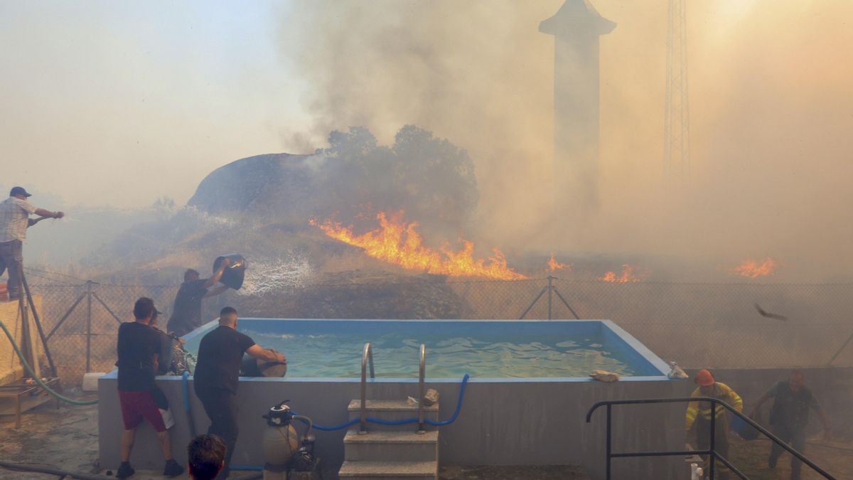 Un incendio en el Parque Natural Arribes del Duero, en Zamora, obliga a desalojar doce pueblos